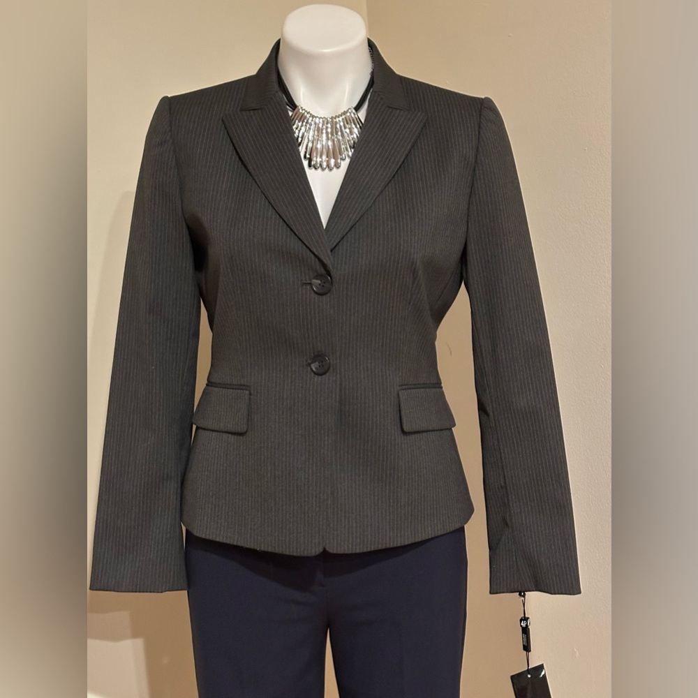 TAHARI NWT Gray White Pinstripe 2 Button Blazer Business Attire. Sz 4P - Picture 4 of 15